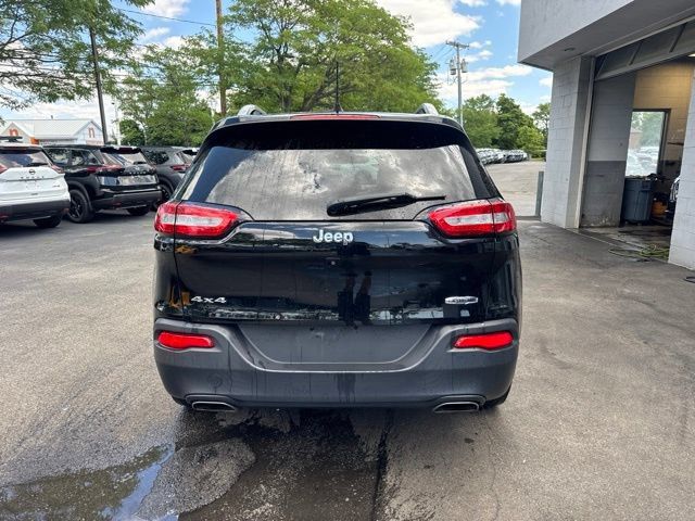 Used 2018 Jeep Cherokee Latitude Plus w/ Cold Weather Group AWD/4WD image 3