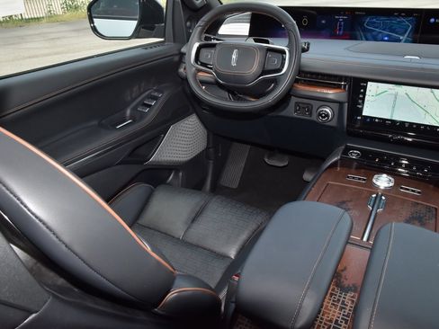New 2027 Lincoln Navigator Black Label AWD/4WD image 16