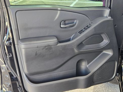 Used 2023 Nissan Frontier S w/ Technology Package RWD image 11