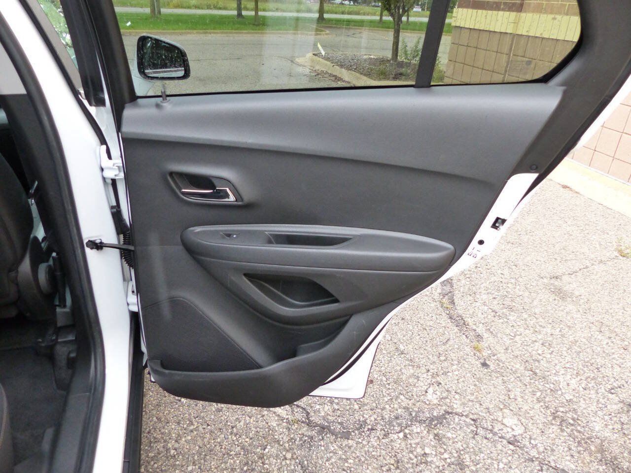 Used 2019 Chevrolet Trax LT w/ LT Convenience Package FWD image 37