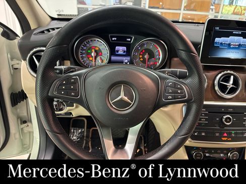 Used 2016 Mercedes-Benz GLA 250 4MATIC image 9