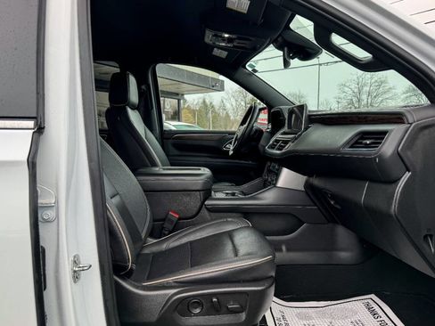 Used 2023 Chevrolet Suburban Premier image 13