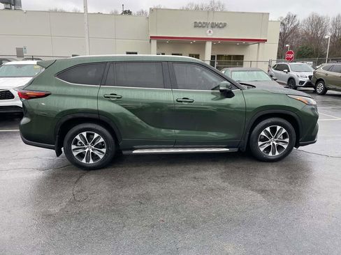 Used 2024 Toyota Highlander XLE image 12