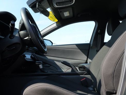 Used 2025 Hyundai Elantra Sport FWD image 12