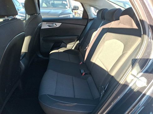 Used 2023 Kia Forte LXS image 7