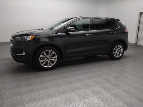 Used 2024 Ford Edge Titanium image 2