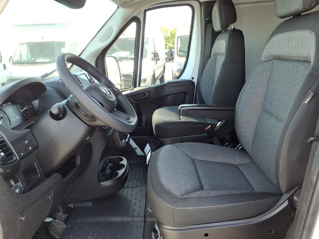 New 2026 RAM ProMaster 2500 w/ Convenience Group FWD image 8
