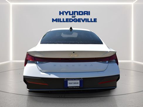 New 2026 Hyundai Elantra SE FWD image 3
