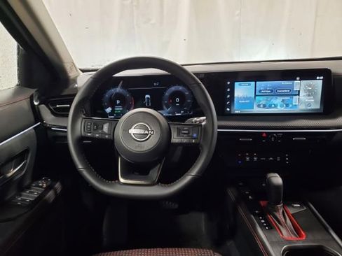 Used 2025 Nissan Kicks SR image 11