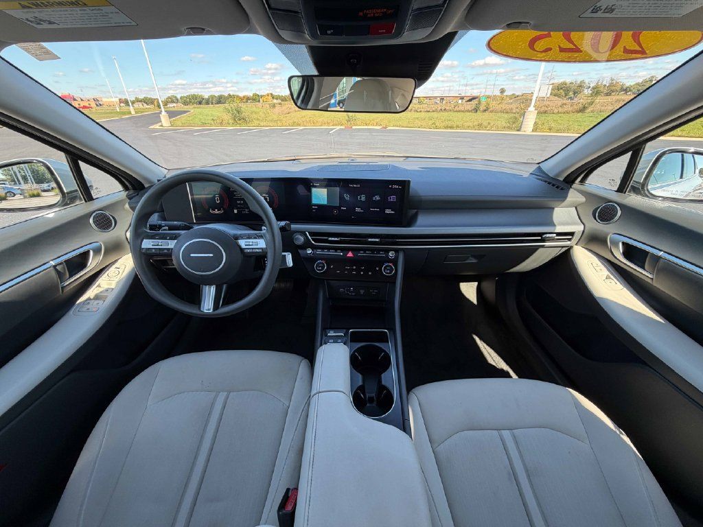 Used 2024 Nissan Altima 2.5 SV FWD image 28