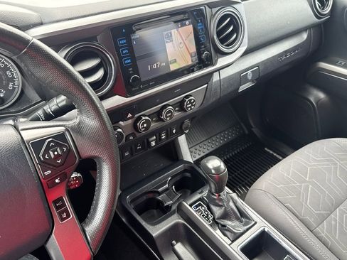 Used 2019 Toyota Tacoma TRD Sport w/ Technology Package AWD/4WD image 21