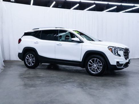Used 2024 GMC Terrain SLT AWD/4WD image 1