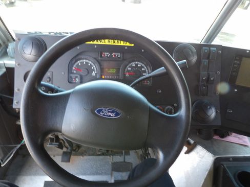 Used 2019 Ford E-450 and Econoline 450 Super Duty image 12