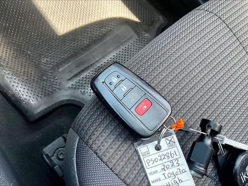 Used 2023 Toyota Highlander LE image 14