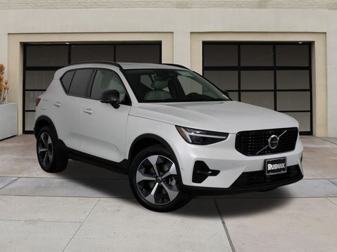 New 2026 Volvo XC40 B5 Plus w/ Protection Package Premier image 19