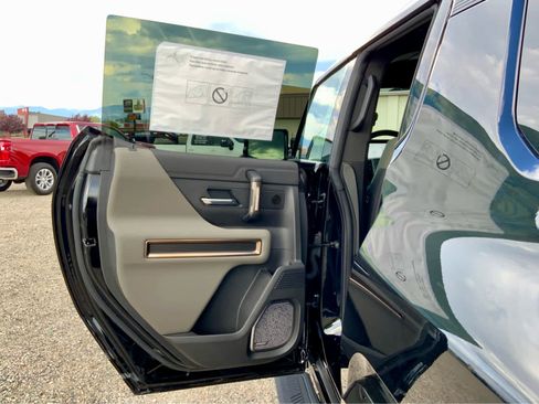 New 2025 GMC Hummer EV 3X w/ LPO, Illumination Package image 51