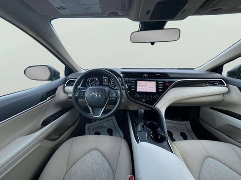 Used 2018 Toyota Camry LE FWD image 18