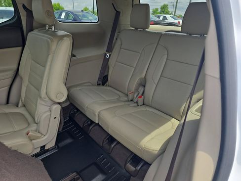 Used 2017 GMC Acadia Denali w/ Technology Package FWD image 12