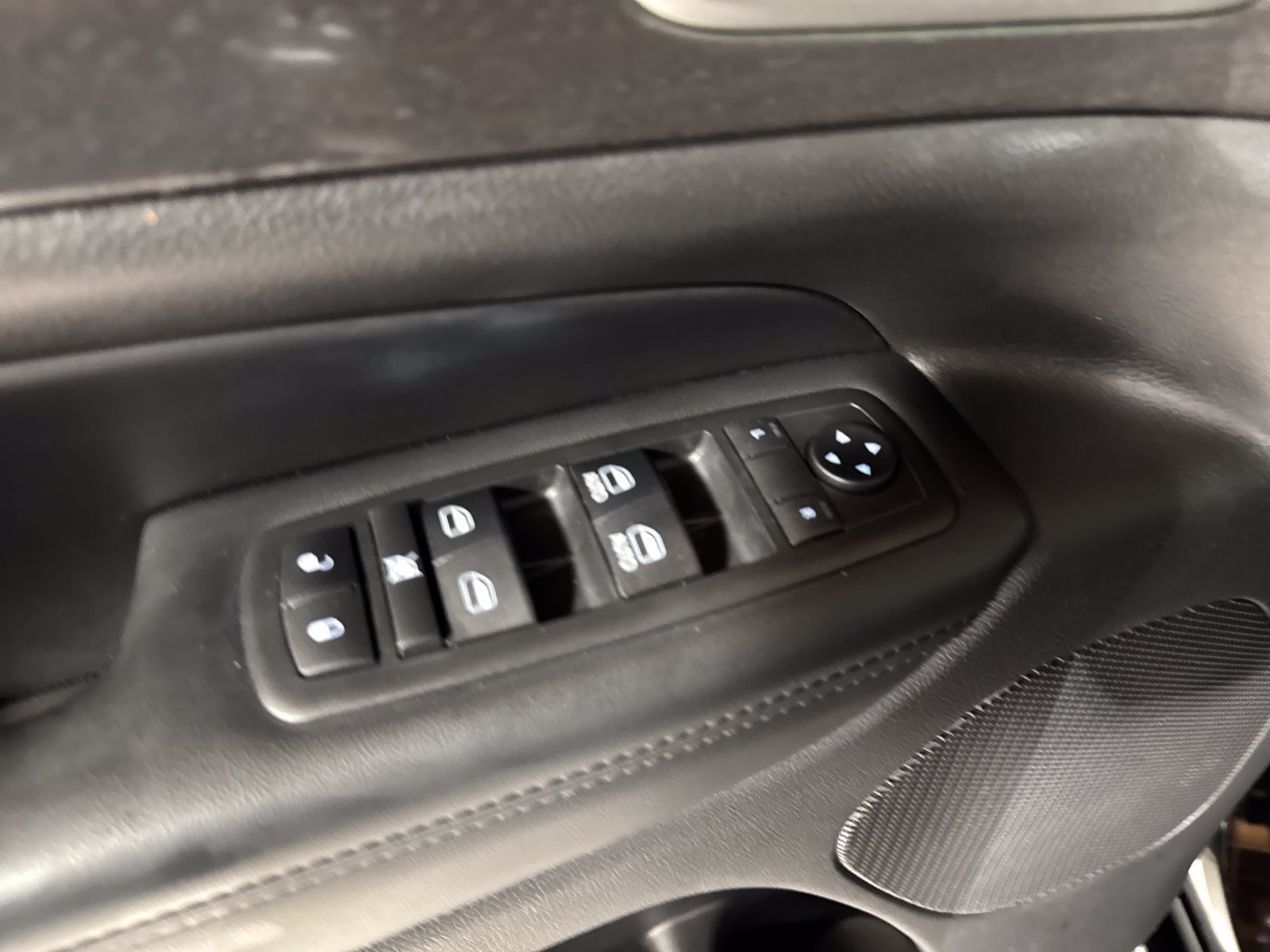 Used 2018 Jeep Grand Cherokee Altitude AWD/4WD image 11
