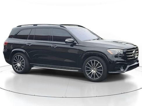 Used 2024 Mercedes-Benz GLS 450 4MATIC image 2