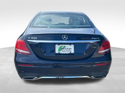 Used 2017 Mercedes-Benz E 300 4MATIC image 7