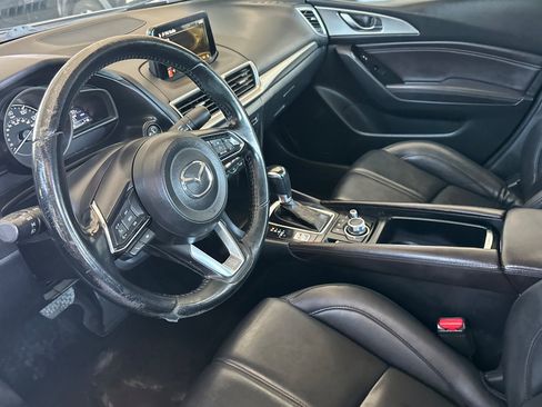 Used 2018 MAZDA MAZDA3 Touring FWD image 10