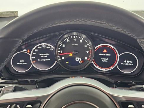 Used 2022 Porsche Cayenne Platinum Edition image 23