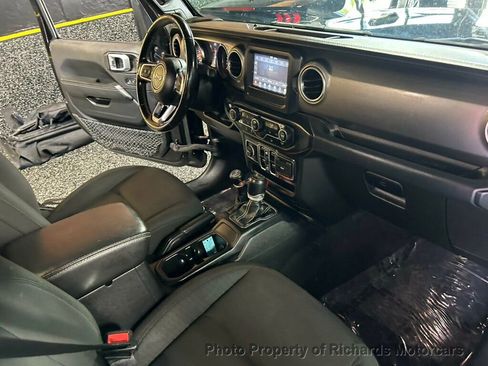 Used 2020 Jeep Wrangler Unlimited Sahara w/ Dual Top Group AWD/4WD image 20