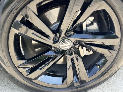 Certified 2024 Volkswagen Tiguan SE R-Line FWD image 12