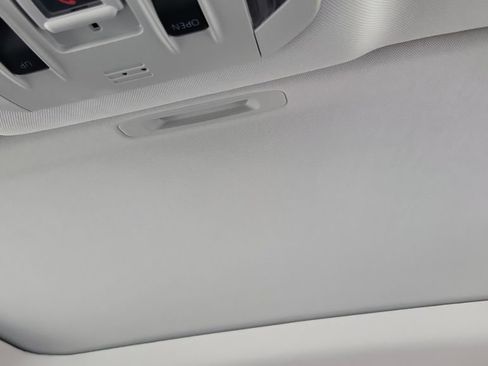 Used 2021 Toyota Highlander XLE image 17