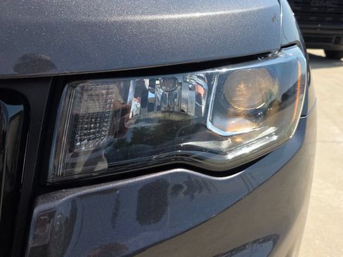 Used 2018 Jeep Grand Cherokee Altitude AWD/4WD image 9