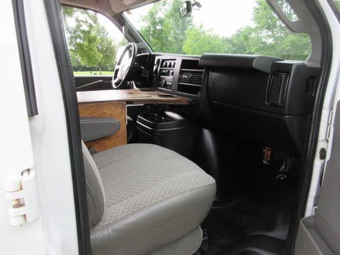 Used 2018 GMC Savana 2500 Extended w/ Driver Convenience Package RWD image 36