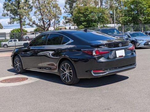 Used 2025 Lexus ES 300h w/ Premium Package image 8