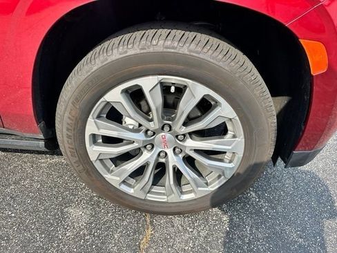 Used 2021 GMC Yukon Denali w/ Denali Premium Package RWD image 5