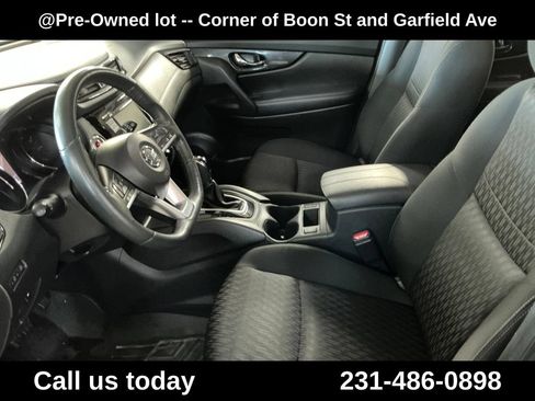 Used 2018 Nissan Rogue SV w/ Premium Package AWD/4WD image 13