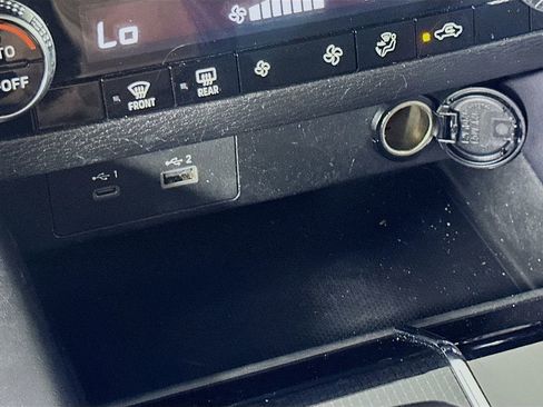 Used 2023 Mitsubishi Outlander SE Black Edition image 31