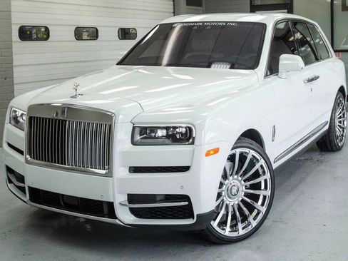 Used 2022 Rolls-Royce Cullinan w/ Cullinan Package AWD/4WD image 18
