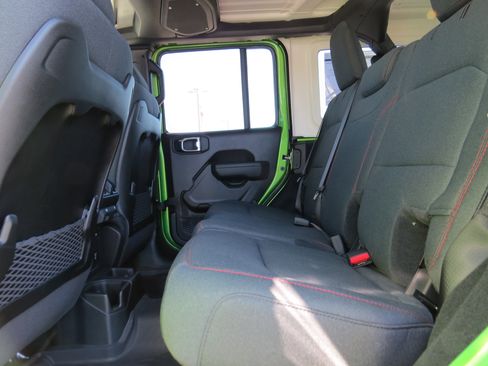 New 2025 Jeep Wrangler Unlimited Rubicon w/ XTREMEE 35" Tire Package image 16