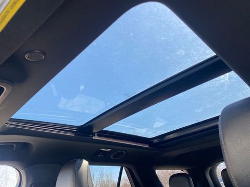 Used 2020 Ford Explorer XLT w/ Equipment Group 202A image 26