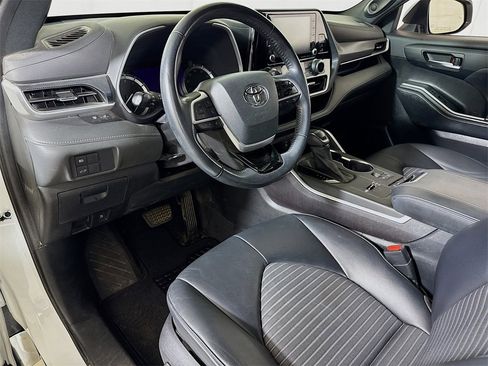 Used 2022 Toyota Highlander XSE image 7