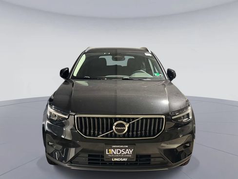 Used 2023 Volvo XC40 B5 Plus w/ Climate Package AWD/4WD image 2