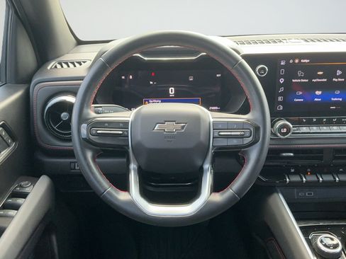 Used 2025 Chevrolet Colorado Z71 AWD/4WD image 9