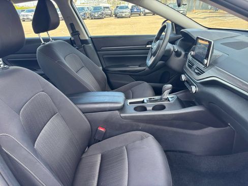 Used 2025 Nissan Altima 2.5 SV FWD image 36