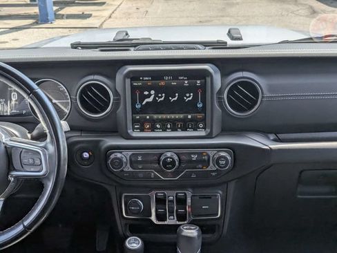 Used 2022 Jeep Wrangler Unlimited Sahara AWD/4WD image 17