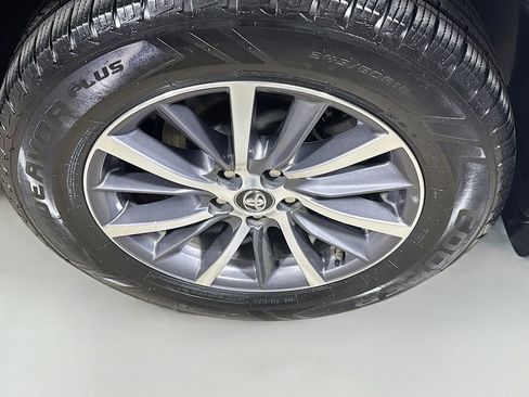 Certified 2018 Toyota Highlander XLE AWD/4WD image 33