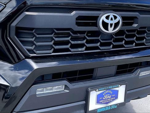 Used 2024 Toyota Tacoma TRD Off-Road AWD/4WD image 33