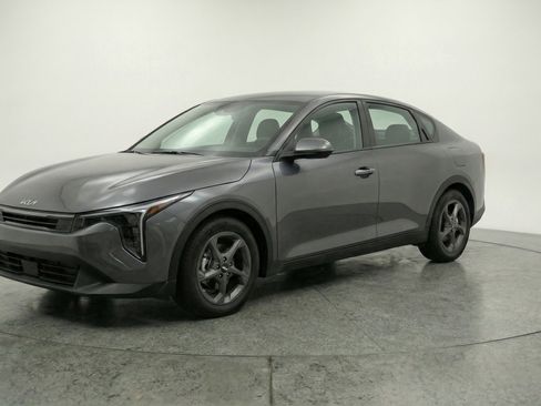 Used 2025 Kia K4 FWD image 3