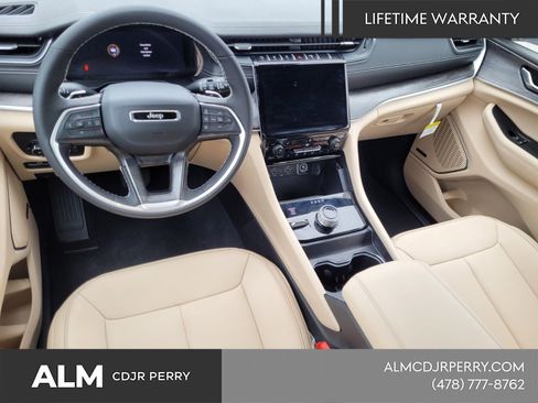 New 2025 Jeep Grand Cherokee L Limited AWD/4WD image 9