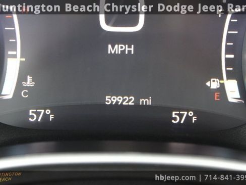 Used 2023 Chrysler Pacifica Touring-L image 19