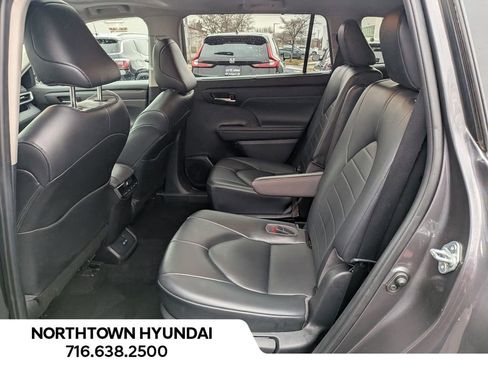 Used 2022 Toyota Highlander XLE image 34